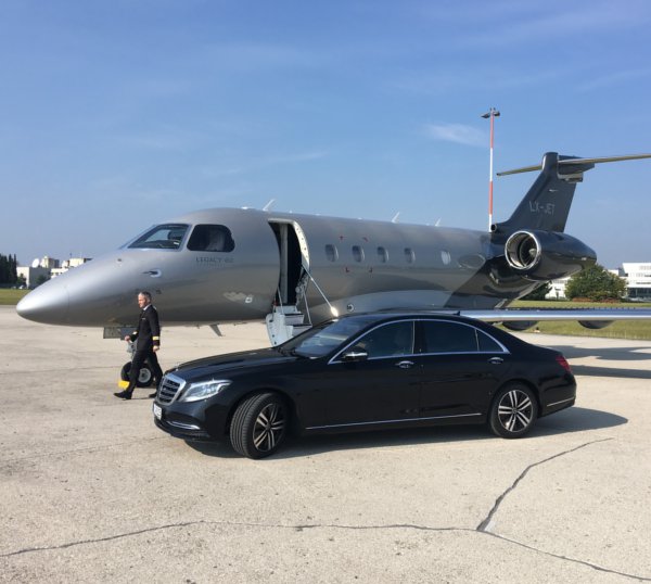 Rollfeldabholung vom Privatjet