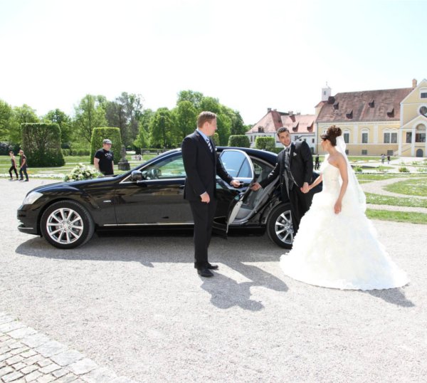 Hochzeitslimousine mit Fahrer
